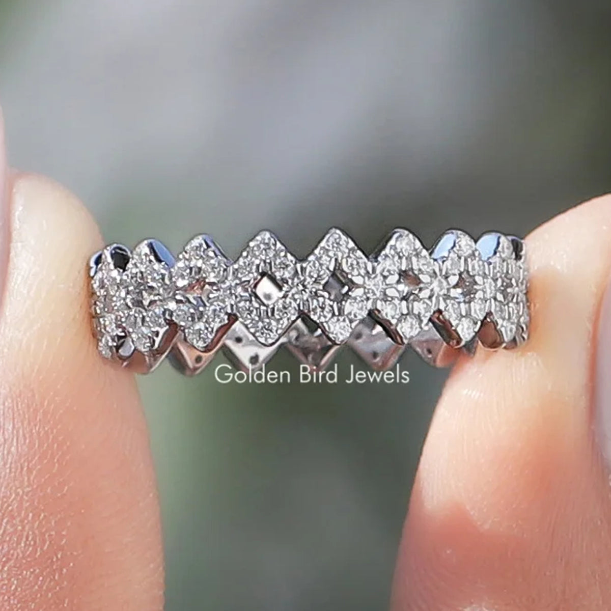 Round Cut Moissanite Interlock Zig Zag Band