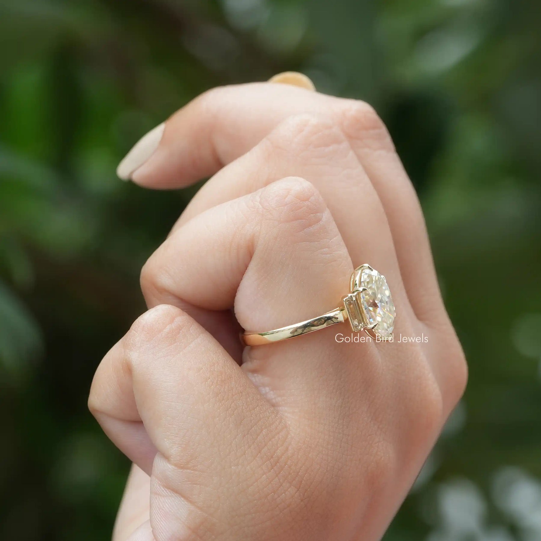 Moissanite three-stone engagement ring for women's wear