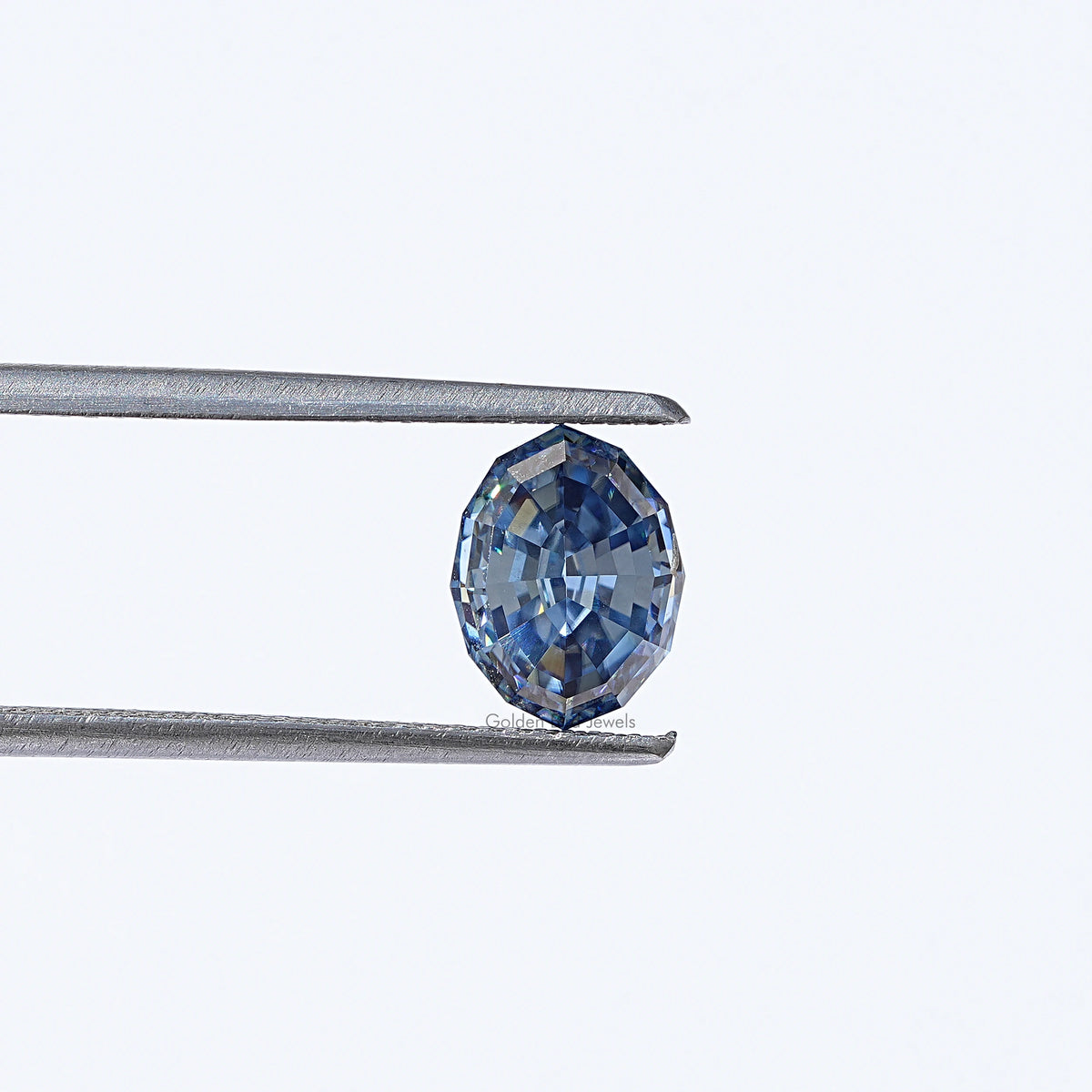 Twijer hold in the Step Cut Oval Moissanite Loose Stone In blue