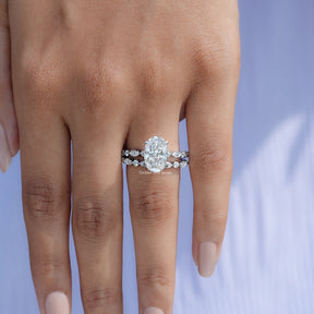 Top view of Crushed ice Oval Cut moissanite Bridal Set ring for women 's wear
