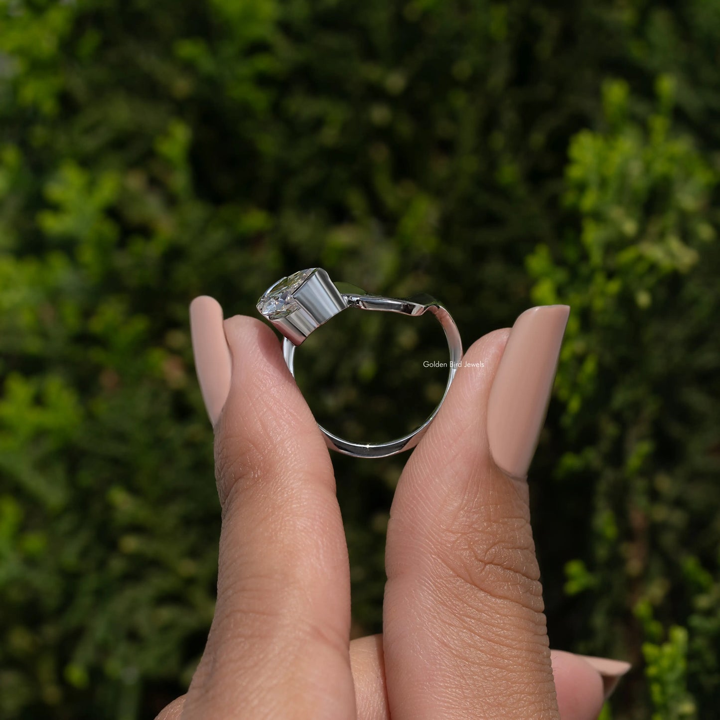 Solitaire Crushed Ice Oval Moissanite Curved Ring