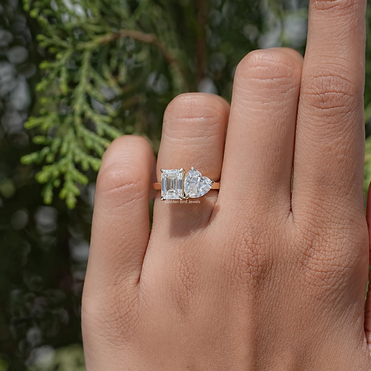 Toi et moi ring with emerald-cut and heart-shaped moissanite stones, silver-tone.