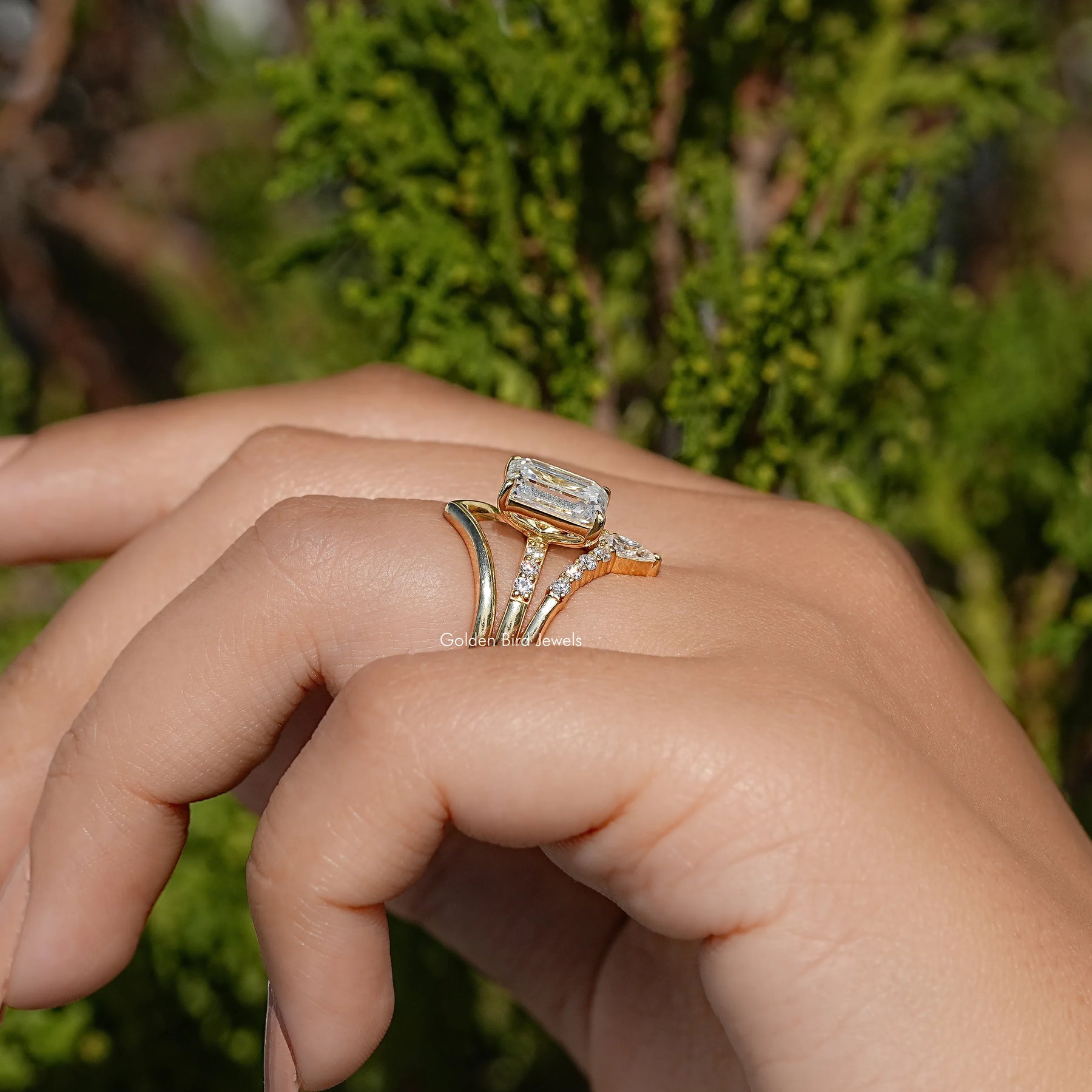 Emerald Moissanite Bridal Trio Ring With Curved Band