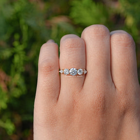 Kite And Round Cut 5 Stone Ring In Yellow Gold