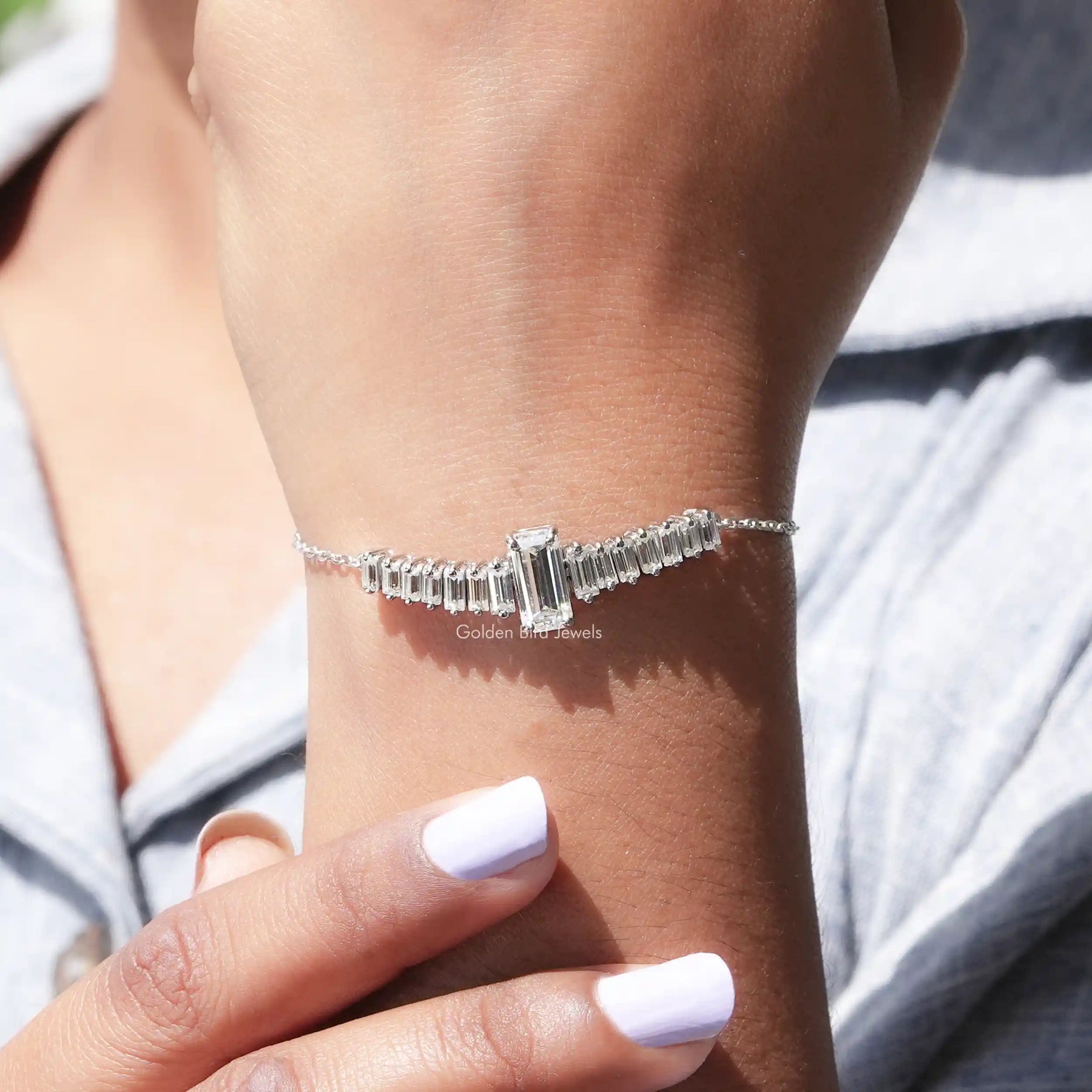 Detailed view of round shaped and baguette moissanite bracelet