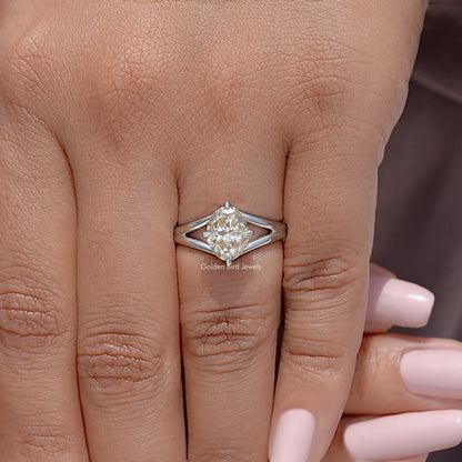 Oval Moissanite Gemstone Spilt Shank Engagement Ring