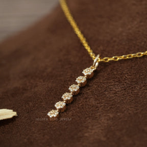 In front view of moissanite round cut pendant