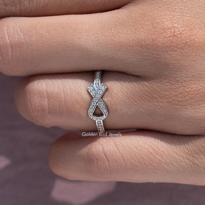 Ribbon Style Round Cut Moissanite Ring