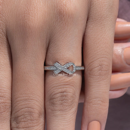 Ribbon Style Round Cut Moissanite Ring