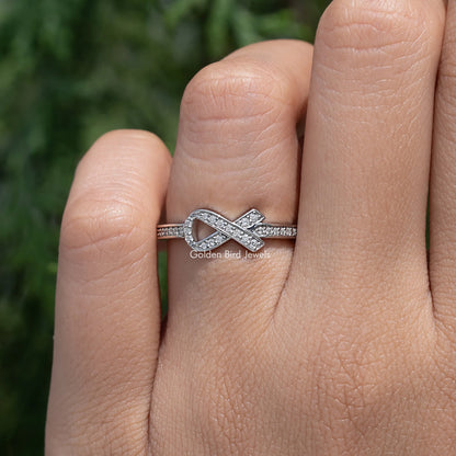 Ribbon Style Round Cut Moissanite Ring