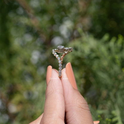 Round Cut Moissanite Wave Wedding Band