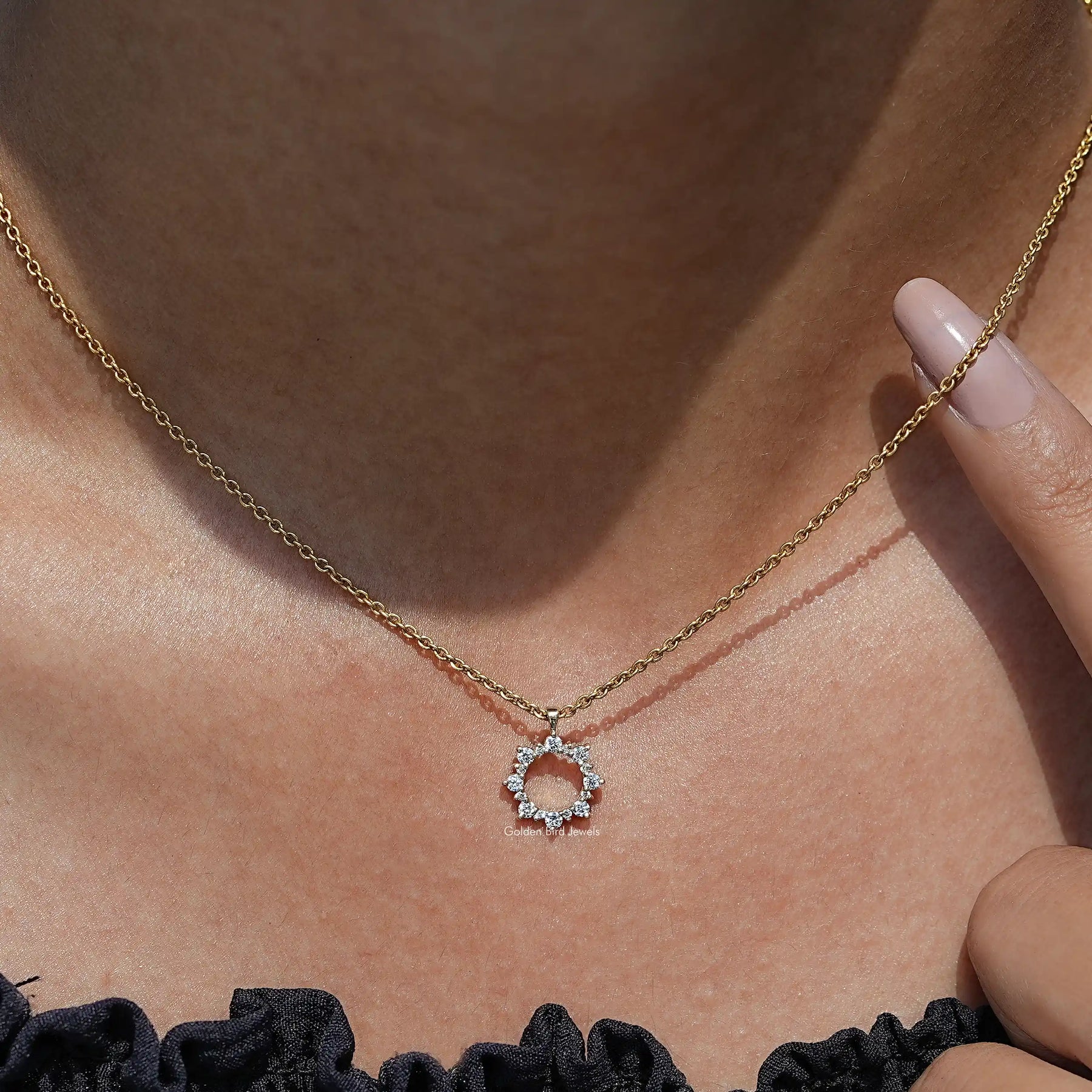 Round Cut Diamond Open Circle Pendant​ of Women's In Yellow Gold