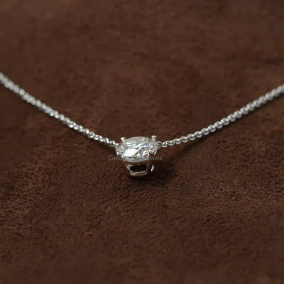 Close view of moissanite chain bracelet in secure setting 